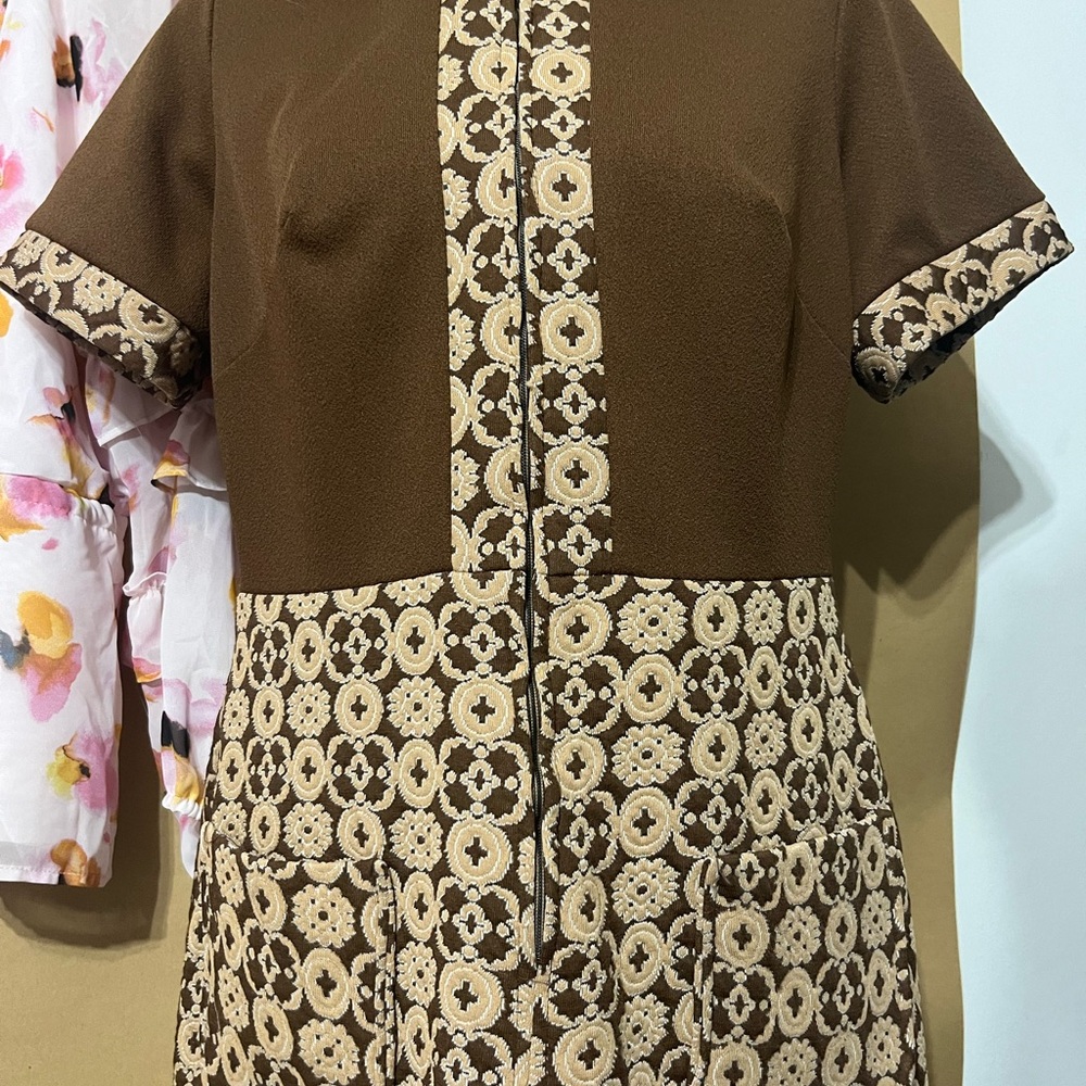 Handmade Vintage Mod Brown Patterned Dress - 1960s 1970s With Zipper and Pockets - Picture 3 of 7